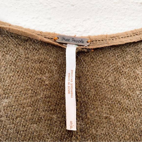 FREE PEOPLE/WE THE FREE (3 PIECE) SMALL SWEATER BUNDLE! - Picture 10 of 16